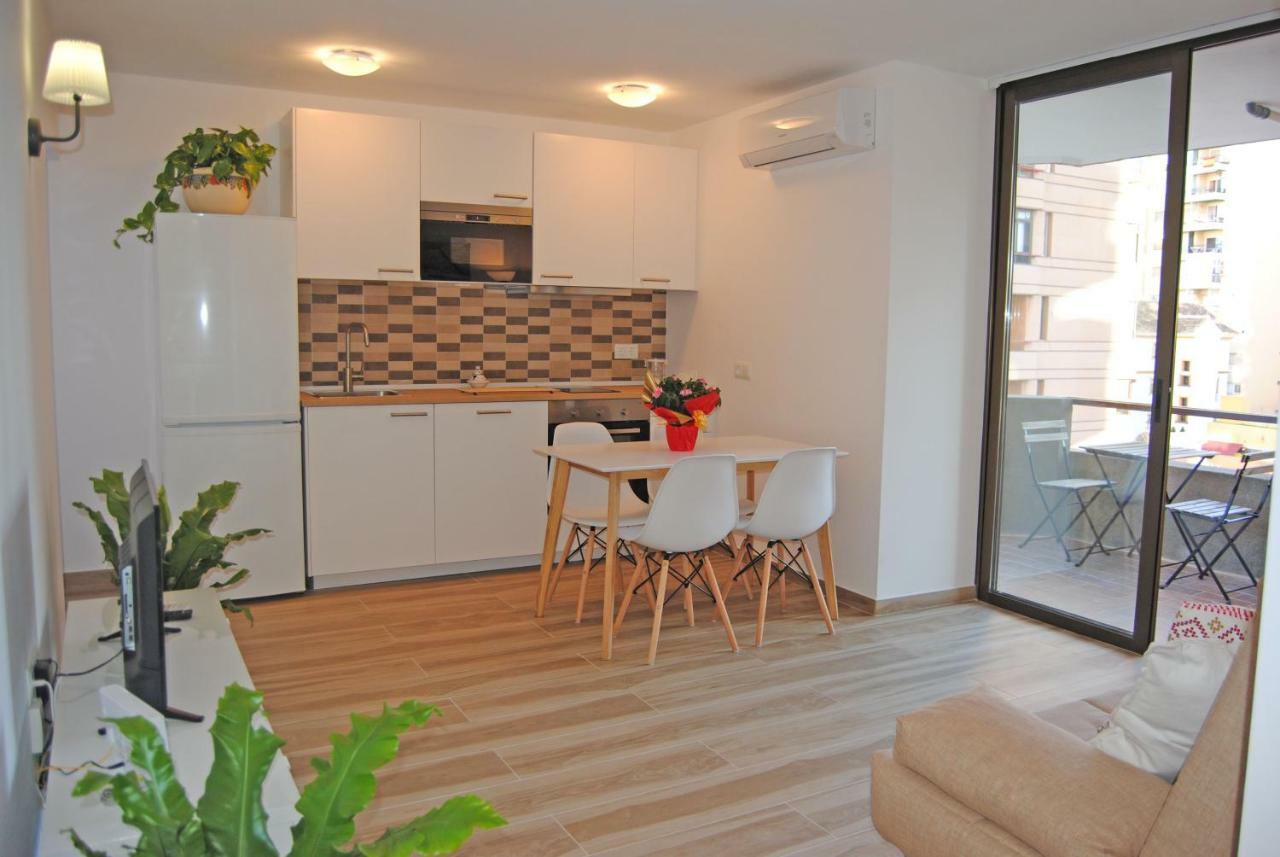Recently Refurbished Apartment With Sea Views. Fuengirola Bagian luar foto